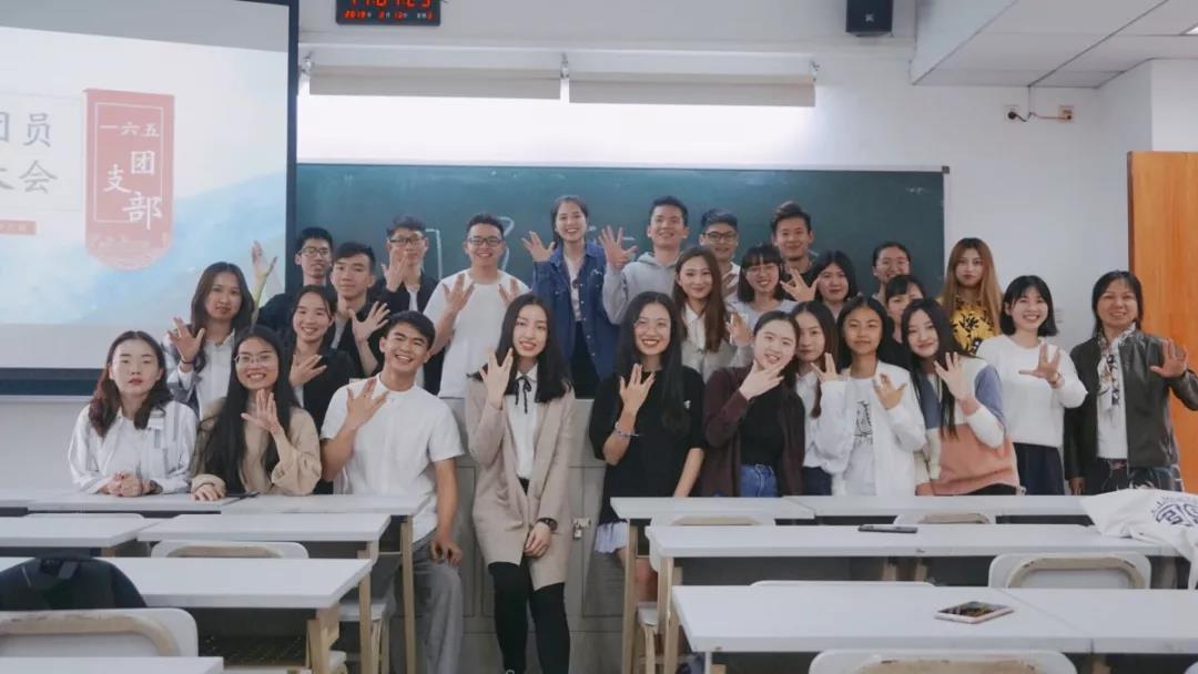 是他的执着和坚持